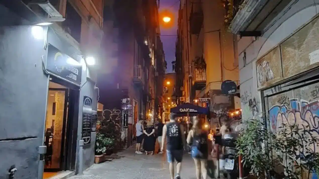 Movida a Napoli, il Consiglio di Stato dà ragione ai residenti: stop ai ricorsi dei locali di vico Quercia, nuove regole
