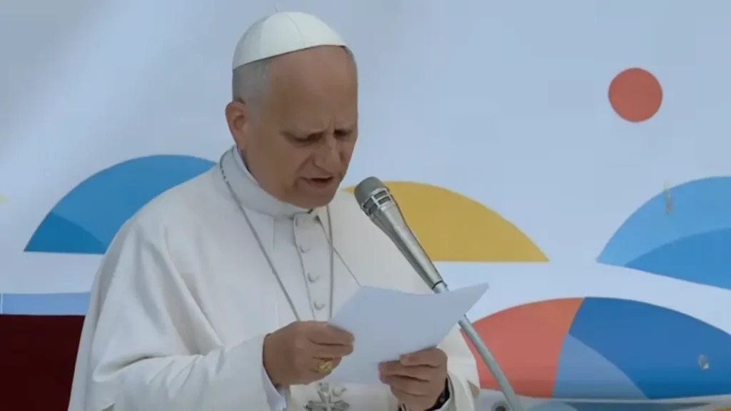 Papa Leone XIV in Piazza del Plebiscito