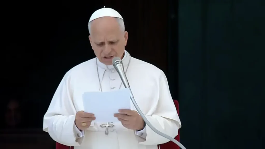 Papa Leone XIV in Piazza del Plebiscito