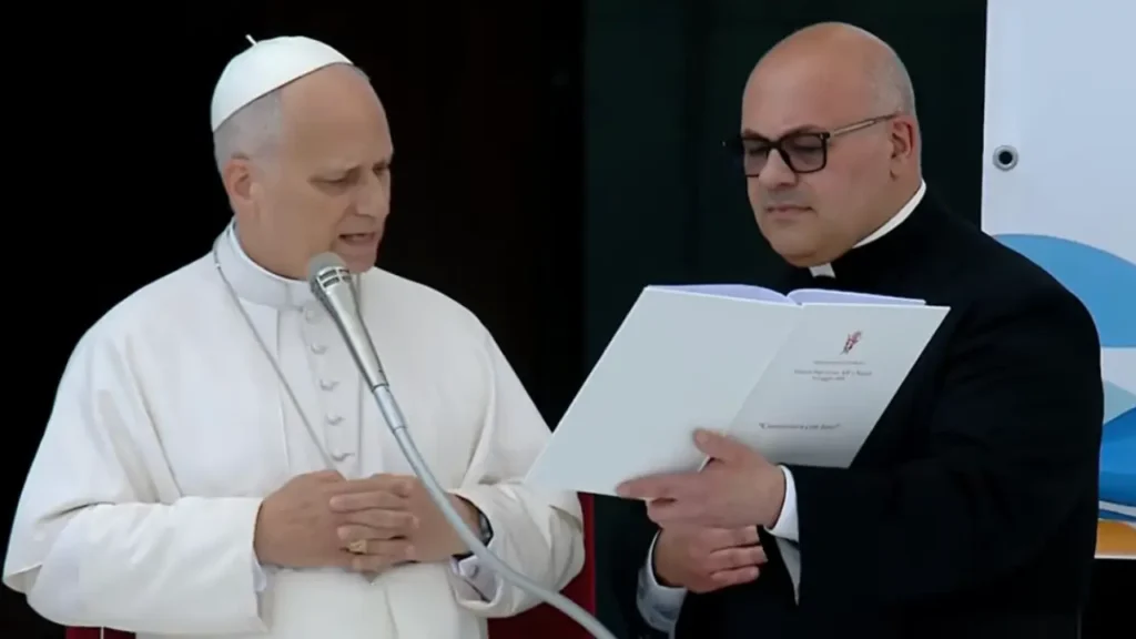 Papa Leone XIV in Piazza del Plebiscito
