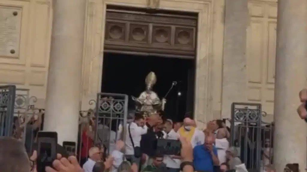 Processione di San Paolino - Uscita Busto Argenteo dal Duomo