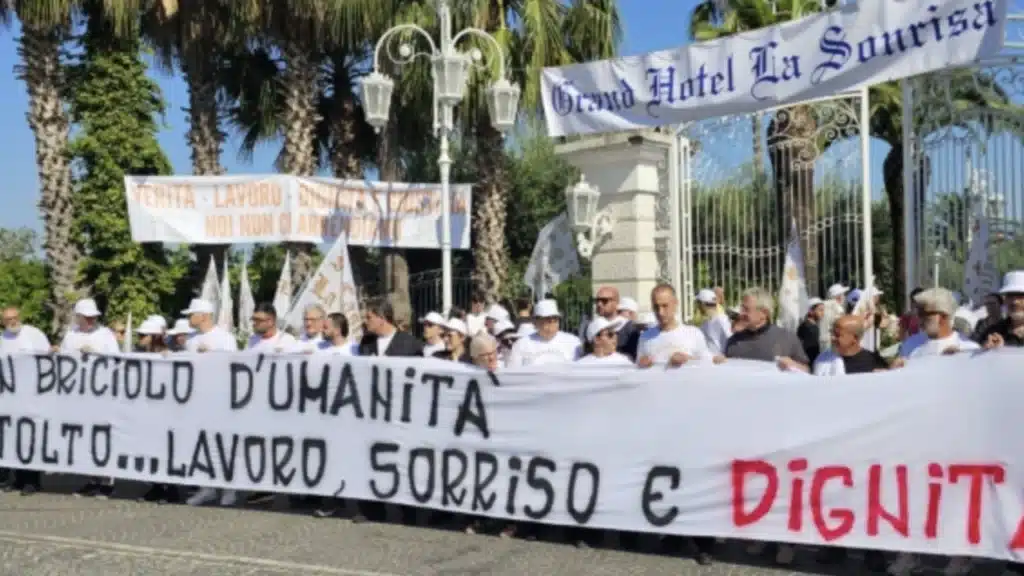 Protesta dipendenti chiusura de La Sonrisa Foto: Il Corriere della sera