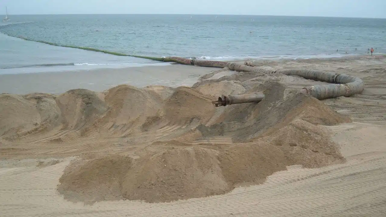 Sequestro a Cetara: spiaggia sotto tutela, il GIP blocca il ripascimento per rischio di danni ambientali irreversibili