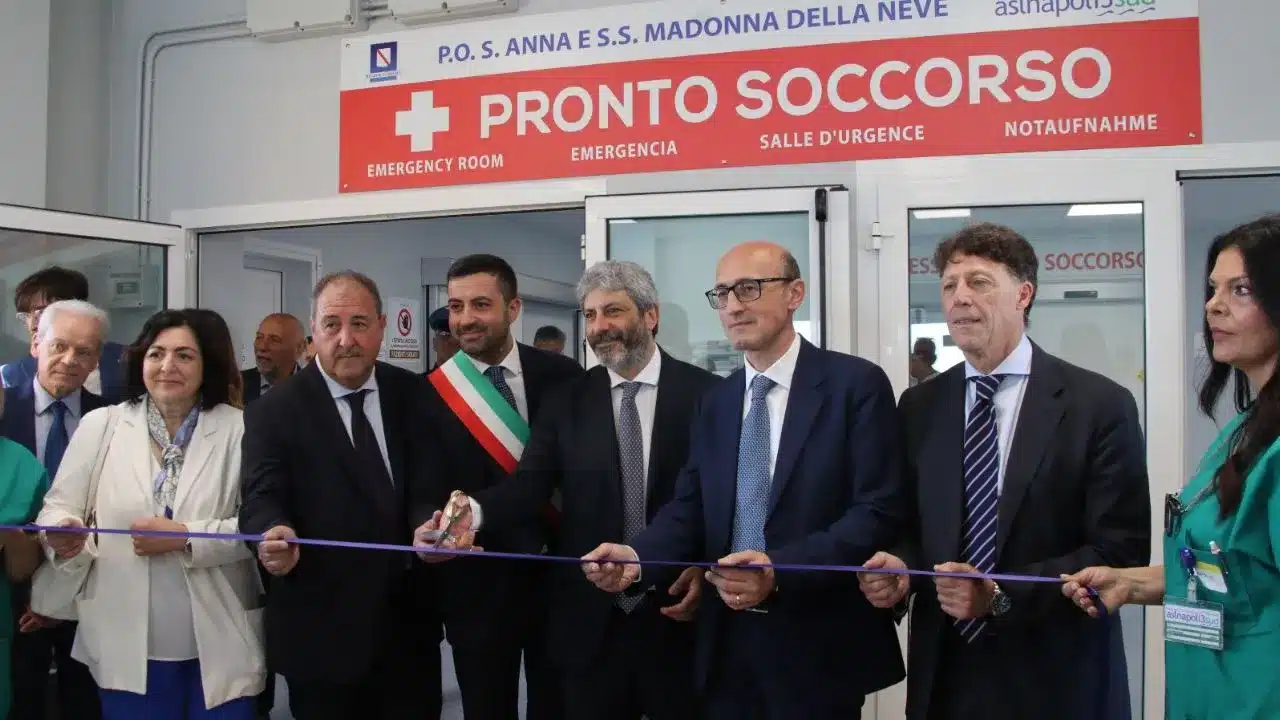 Boscotrecase, riapre il pronto soccorso chiuso dal 2020. Il presidente Roberto Fico: “Un buon giorno per territorio e sanità pubblica”