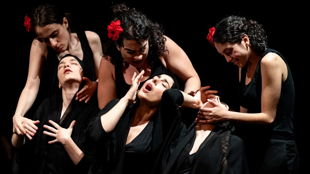 I giovani del Teatro Nazionale di Napoli alla Biennale di Venezia prima del Campania Teatro Festival con un omaggio a Enzo Moscato