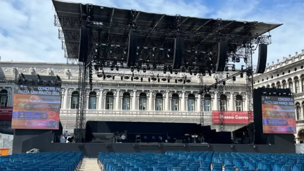 Bennato tour palco Venezia