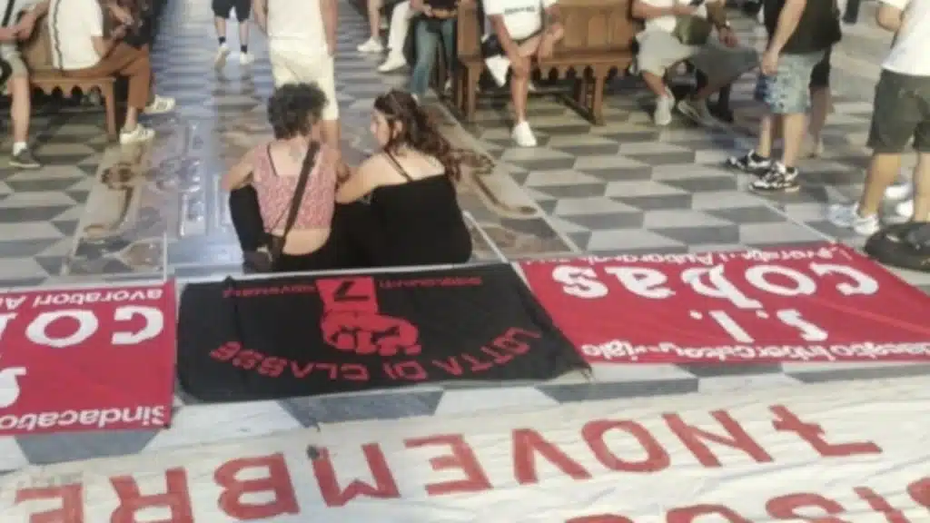 sit-in dei disoccupati nel Duomo