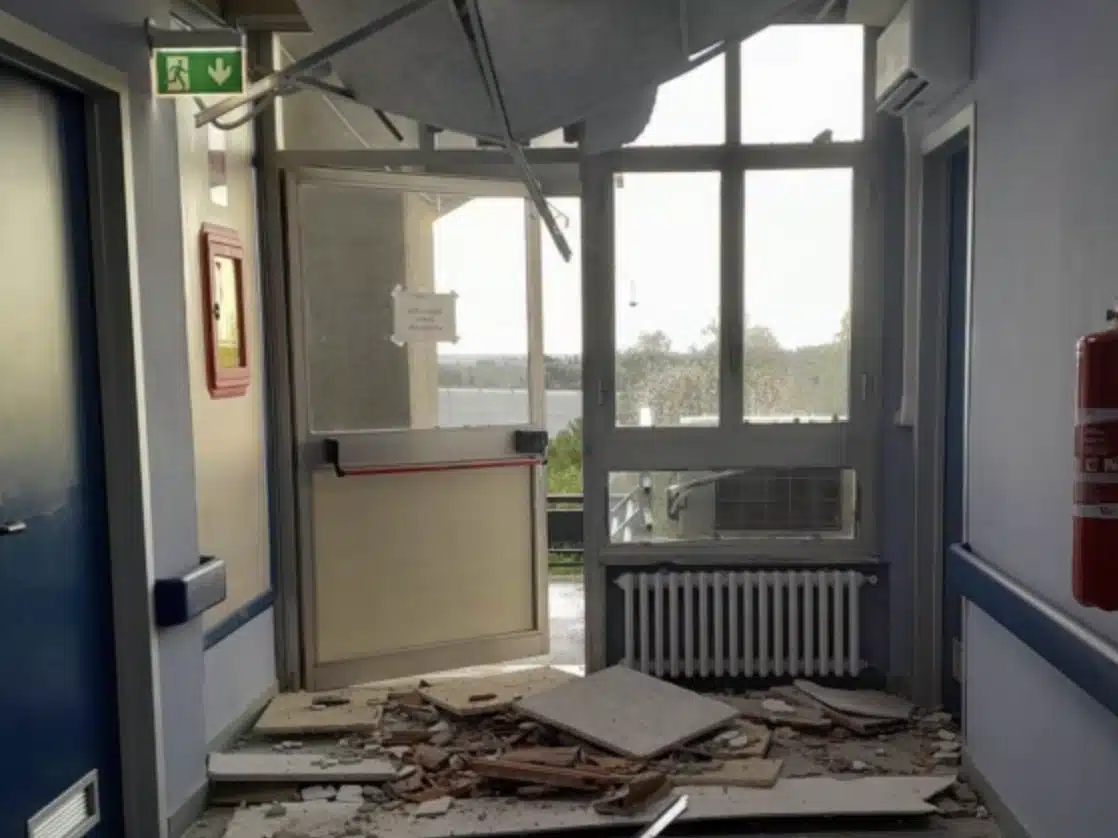 Battipaglia, crollo all’ospedale Santa Maria della Speranza: chiusa parte della Medicina generale, paura tra pazienti e operatori