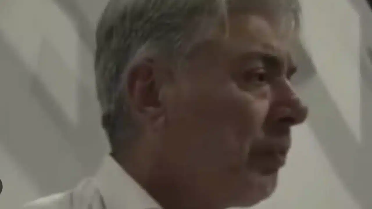 Caso Ercolano, il video della festa che travolge il Pd: il segretario Cozzolino accanto al condannato per droga, esplode il caso politico