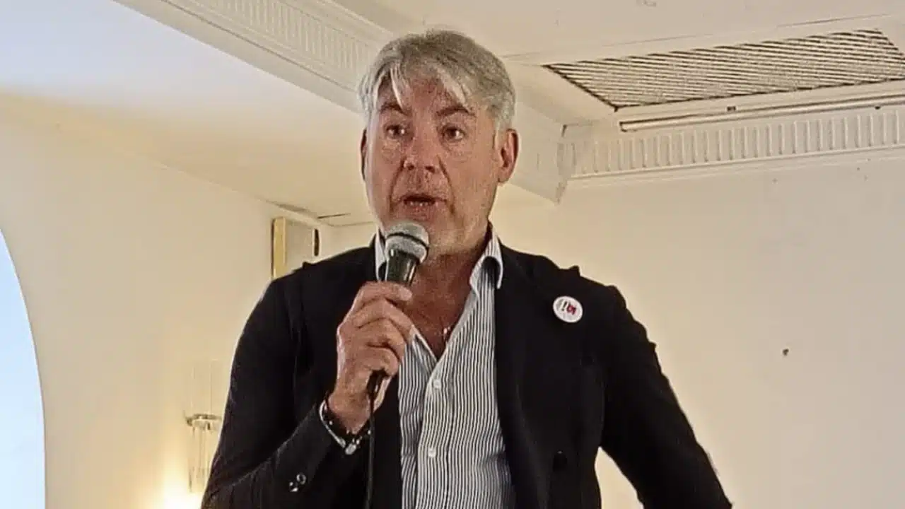 Ercolano, il caso della festa elettorale travolge il Pd: il circolo viene commissariato, Cozzolino si autosospende dopo la bufera sul video