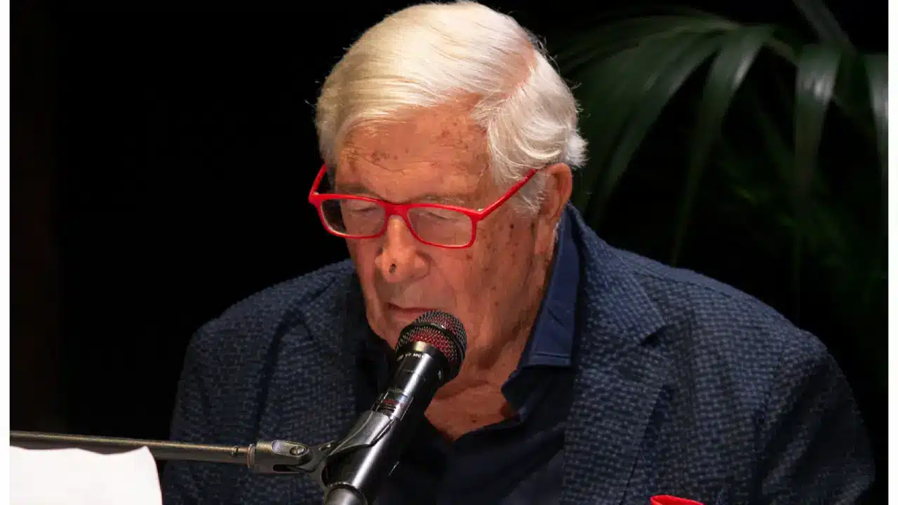 Il Trianon Viviani piange la scomparsa di Peppino Di Capri ricordando la serata di gala in suo onore nel 2024