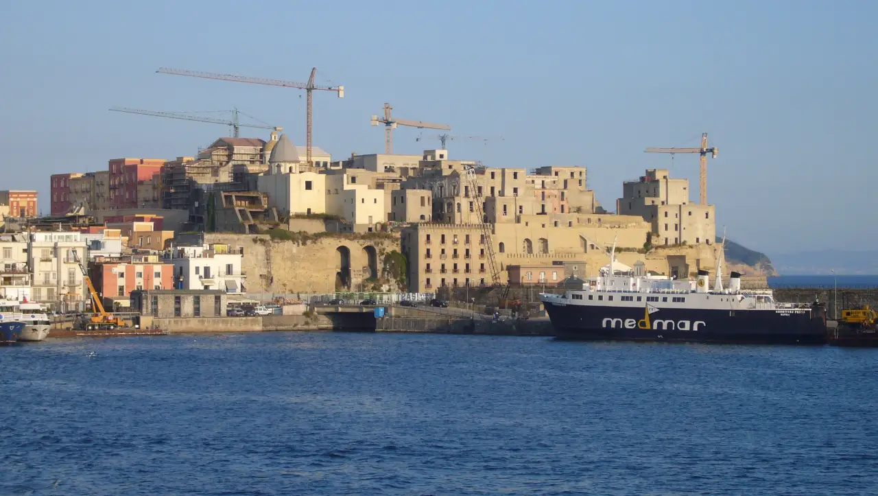 Capitale italiana dell’Arte Contemporanea 2028, arriva la candidatura di Pozzuoli, “Città delle fragilità creative”
