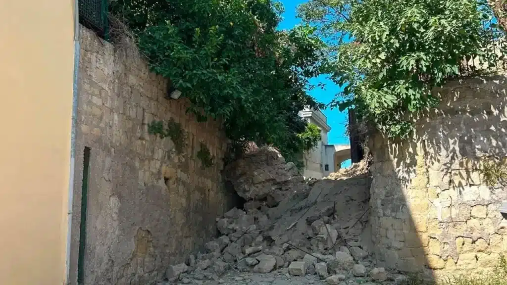 Crollo in via Manzoni, dal profilo Facebook di Emilio Borrelli