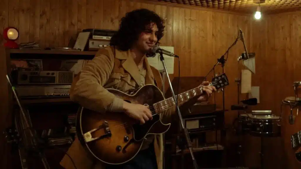 Massimiliano Caiazzo nei panni di Pino Daniele in 'Je so' pazzo'