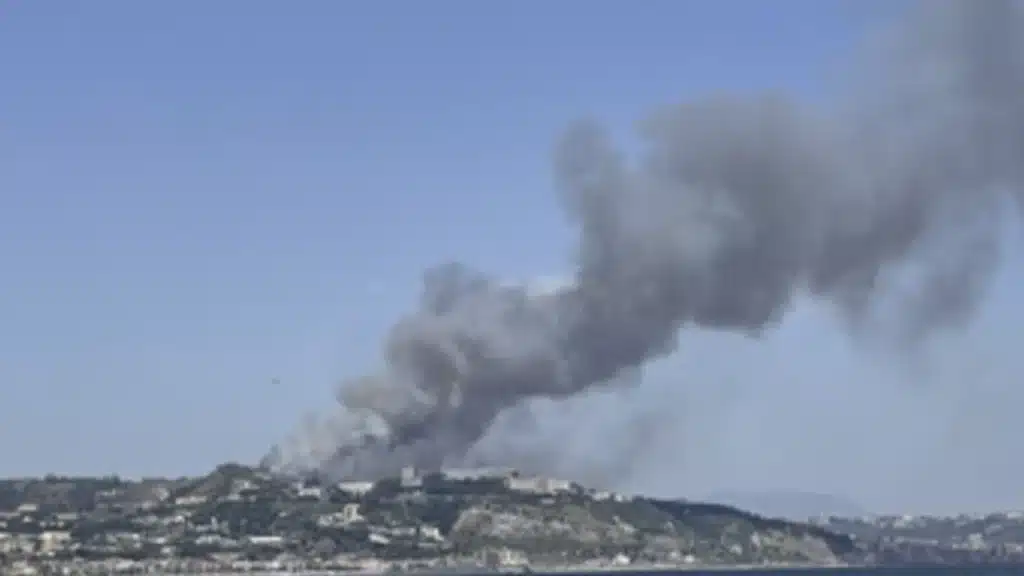 Incendio Pozzuoli foto Il Mattino
