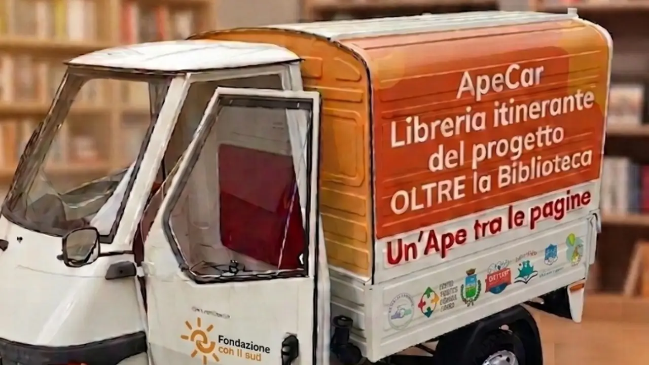 “Un’ape tra le pagine”, un grande momento il 28 luglio per la comunità di Napoli Nord tra nuovi servizi e una biblioteca molto particolare.